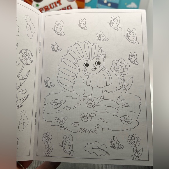 🖤 NWT- Lot of 4 Mini Coloring Books 🖤 - Picture 3 of 7